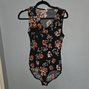 Medium Floral Sleeveless Women's Bodysuit Wirh Ruffle V Neckline Fall Vibes
